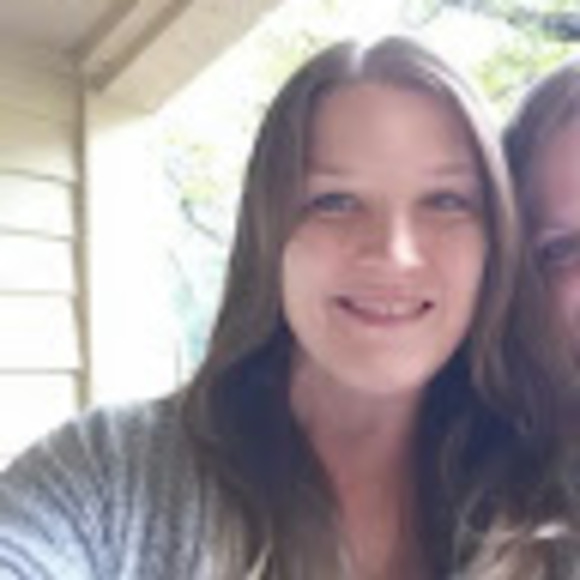 Profile Picture of Chloe Coseo (@chloecoseo) on Poshmark