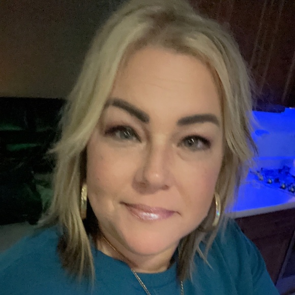 Profile Picture of Michelle Yakoub (@m_yakoub) on Poshmark