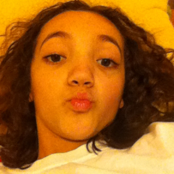 Profile Picture of Carly Carter (@fashioncarly098) on Poshmark