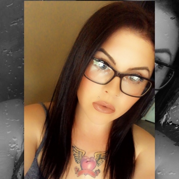 Profile Picture of Shawna Tremblay (@xonawnaxo) on Poshmark