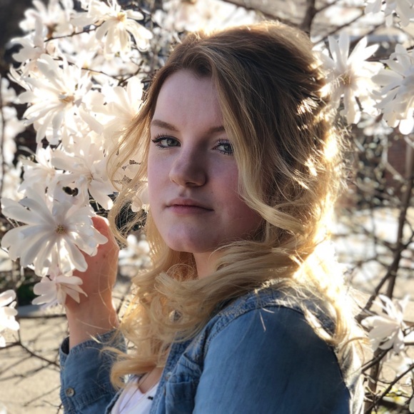 Profile Picture of Breanna Ellerbrock (@bnellerbrock) on Poshmark