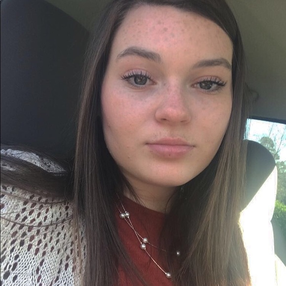 Profile Picture of Hannah Walraven (@hannahwalraven) on Poshmark