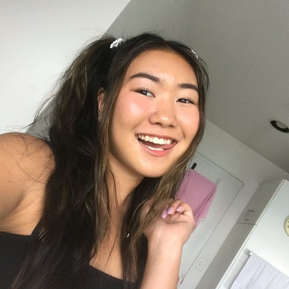 Sydney Shimizu - Poshmark Profile Picture of Sydney Shimizu (@sydneyshimizu) on Poshmark