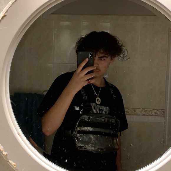 Profile Picture of Andrew Murillo (@adeo8fadeo) on Poshmark