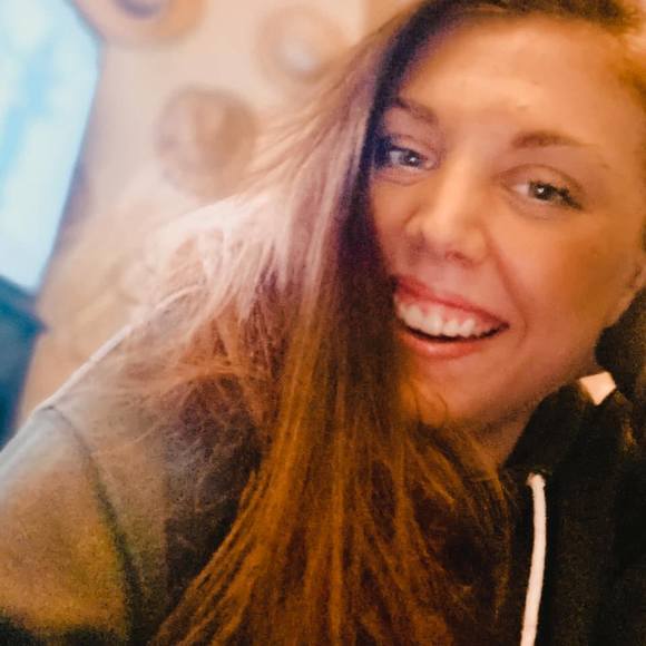 Profile Picture of Rexy Graves (@rcgraves) on Poshmark