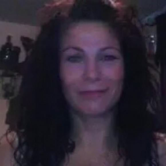 Profile Picture of Renee Scherzinger (@reneejones932) on Poshmark