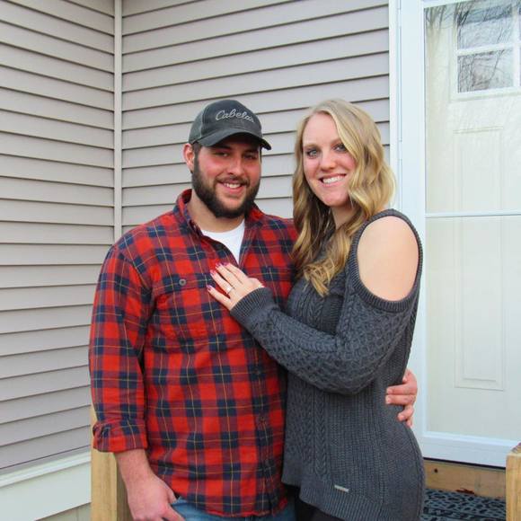 Profile Picture of Lindsay Nunley (@lindsaynunley) on Poshmark