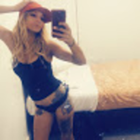 Profile Picture of Tracey Muhvich (@missmuhvich) on Poshmark