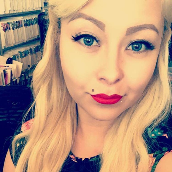 Profile Picture of Lisette Rocha (@lizzrocha) on Poshmark