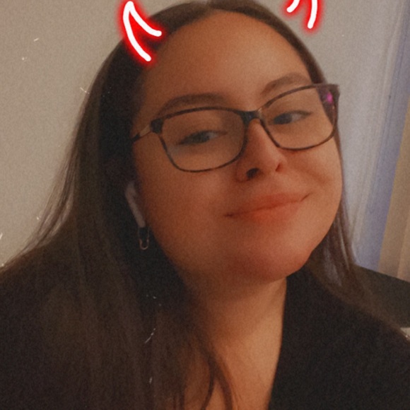 Profile Picture of Stephanie Restrepo (@stephrest15) on Poshmark