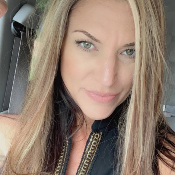 Profile Picture of Ellen Schulkins (@ellen3685) on Poshmark