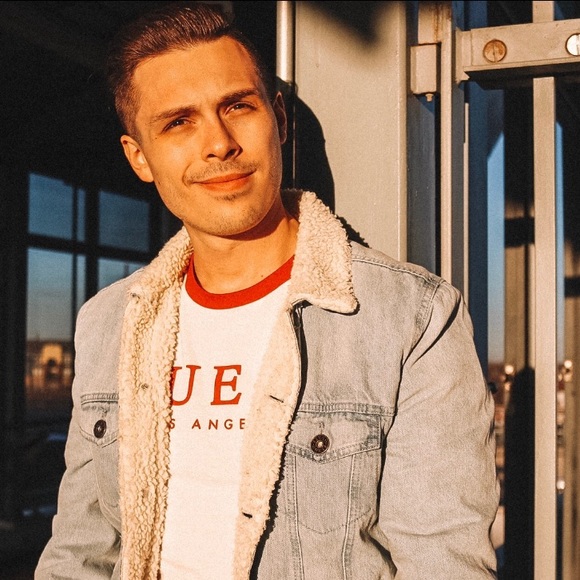 Profile Picture of Andre Recendez (@recendezandre) on Poshmark