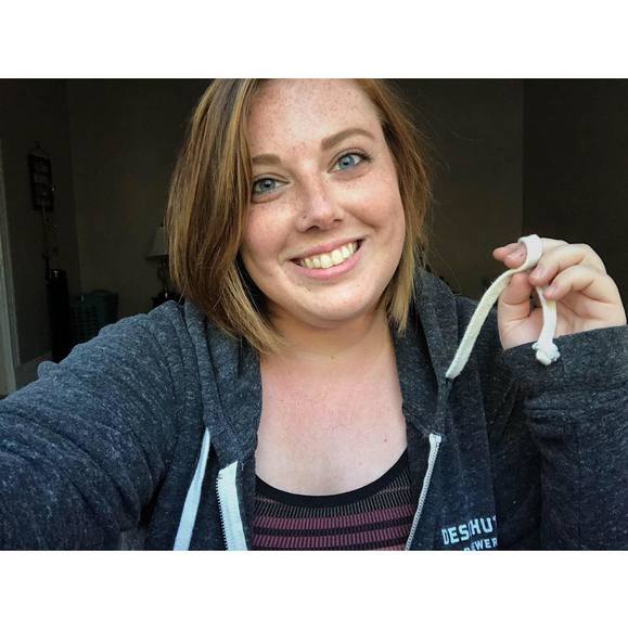 Alexandra Hinman - Poshmark Profile Picture of Alexandra Hinman (@alexxhh) on Poshmark