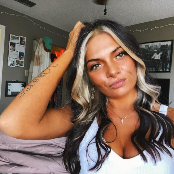 Profile Picture of Alberina Dreshaj (@alberinadreshaj) on Poshmark