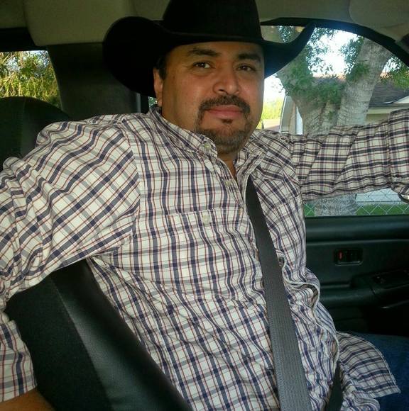 Profile Picture of Robert Cantu (@robertcantu262) on Poshmark