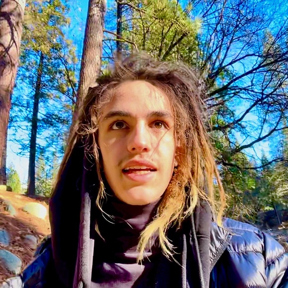 Profile Picture of Ezra Gloetzner (@ezra_glo949) on Poshmark