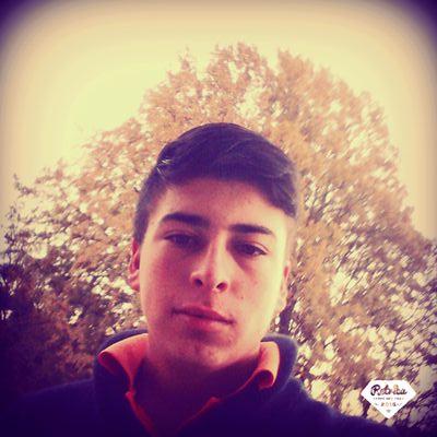 Profile Picture of Alejandro Riquelme (@bennynosequedad) on Twitter