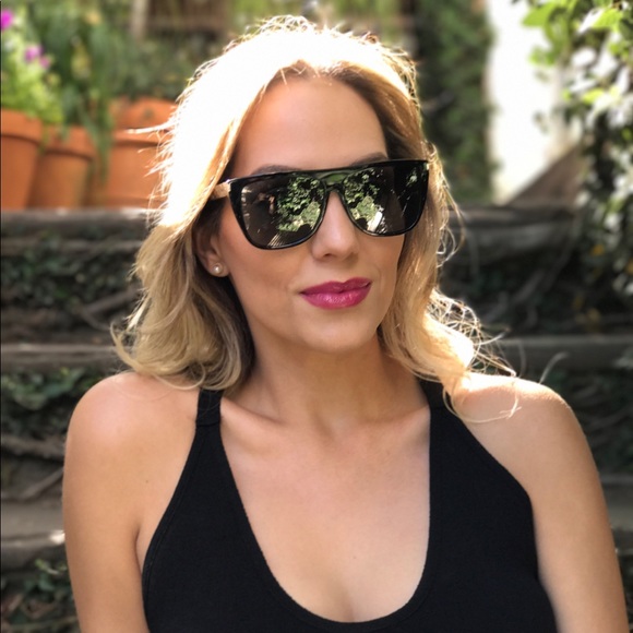 Profile Picture of Nicole Figarola (@nikky_figz) on Poshmark