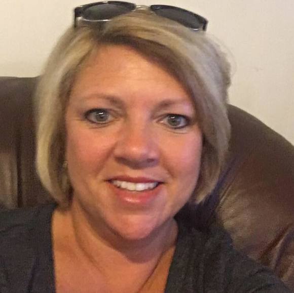 Deb Loudermelt - Poshmark Profile Picture of Deb Loudermelt (@debloudermelt) on Poshmark