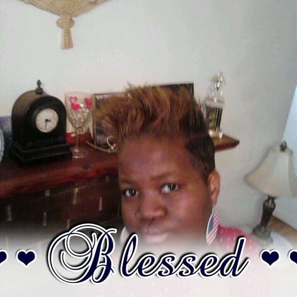 Profile Picture of Deborah Higgins (@deborahhiggi208) on Poshmark