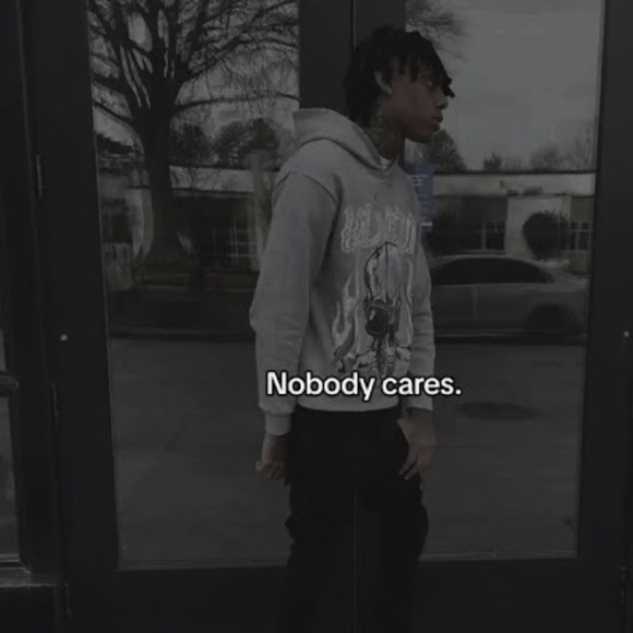 Profile Picture of Jeovaughni Bellot (@jeovaughnib) on Poshmark