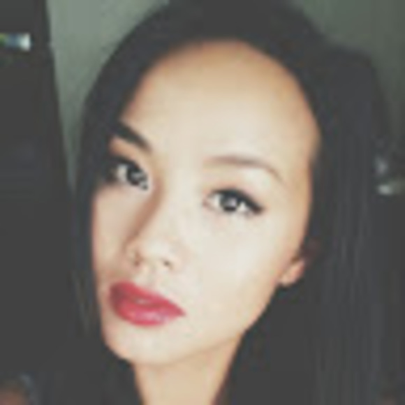 Profile Picture of Pang Xiong (@pangxio87) on Poshmark