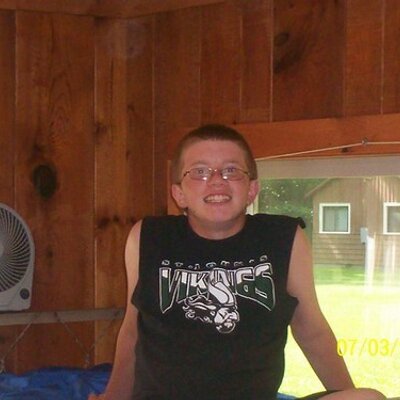 Profile Picture of James Tewes (@farmboy13) on Twitter