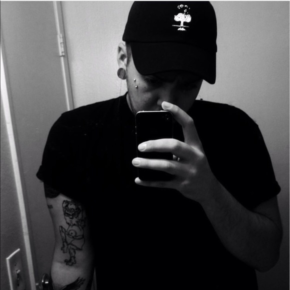 Profile Picture of Alec Morrison (@alec_not_alex) on Poshmark