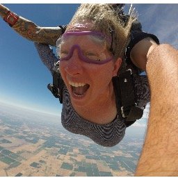 Profile Picture of Vicki R. Hull (@vickisuehull7) on Twitter