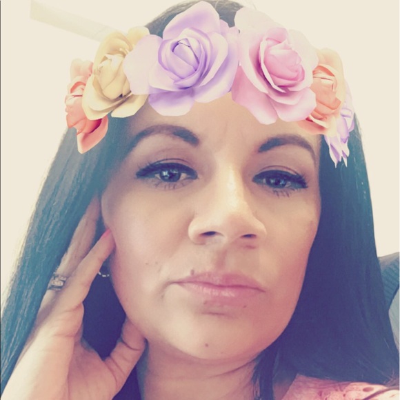Profile Picture of Lucy Espree (@lucy2035) on Poshmark