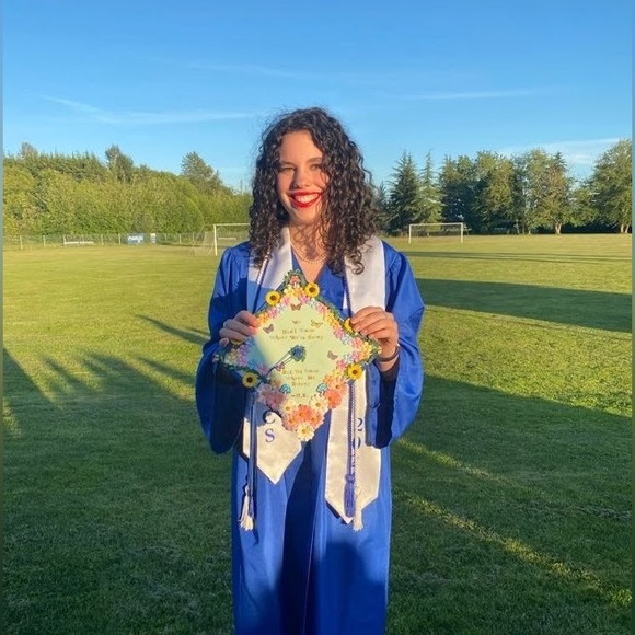 Profile Picture of Zoe Stensland (@zoestensland) on Poshmark