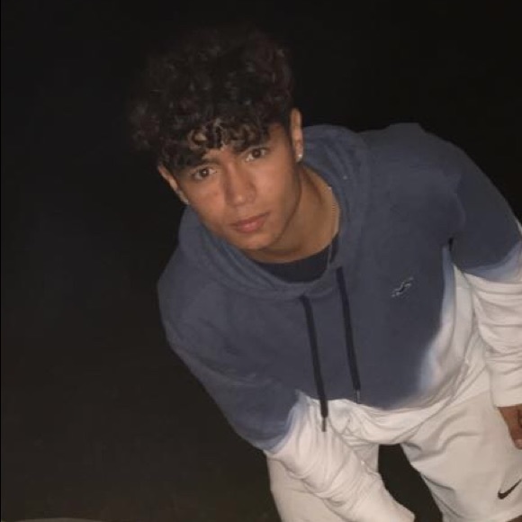 Profile Picture of Dilan Huffman (@dilanhuffman123) on Poshmark