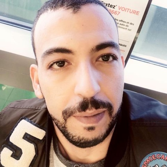 Profile Picture of Faker Ftiti (@fakerftiti) on Poshmark