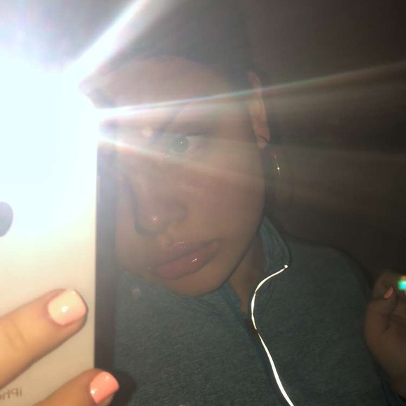 Profile Picture of Katherine Auerbach (@katherinee6) on Poshmark