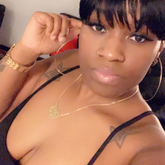 Profile Picture of Jazmine Morris (@jaz0289) on Poshmark