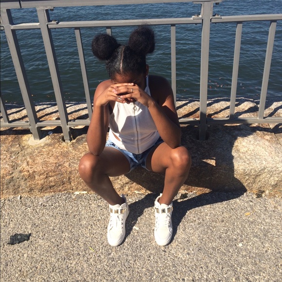 Serena Thorman - Poshmark Profile Picture of Serena Thorman (@rena2014) on Poshmark