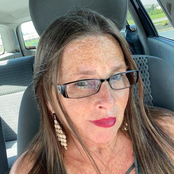 Profile Picture of Carol Smith (@carolsue1956) on Poshmark