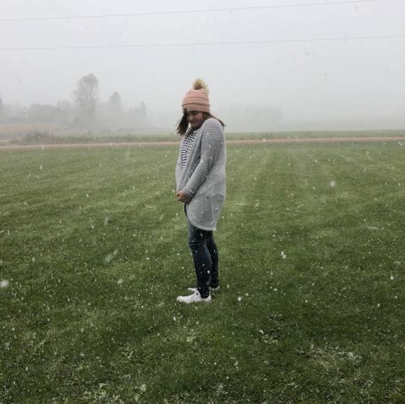 Profile Picture of Ally Hoock (@allyhoock) on Poshmark