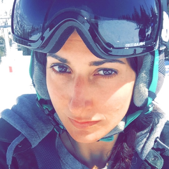 Profile Picture of Lisa Felsmann (@leesmarie) on Poshmark