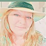 Profile Picture of Dee Horton (@petshopchick) on Instagram