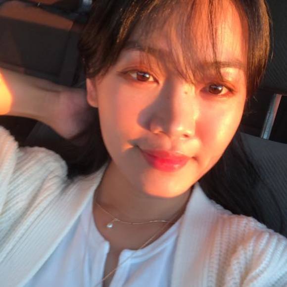 Profile Picture of Thu Huynh (@thuhuynh0306) on Poshmark