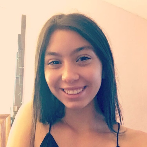 Profile Picture of Bella Elizondo (@belizondoo6) on Poshmark