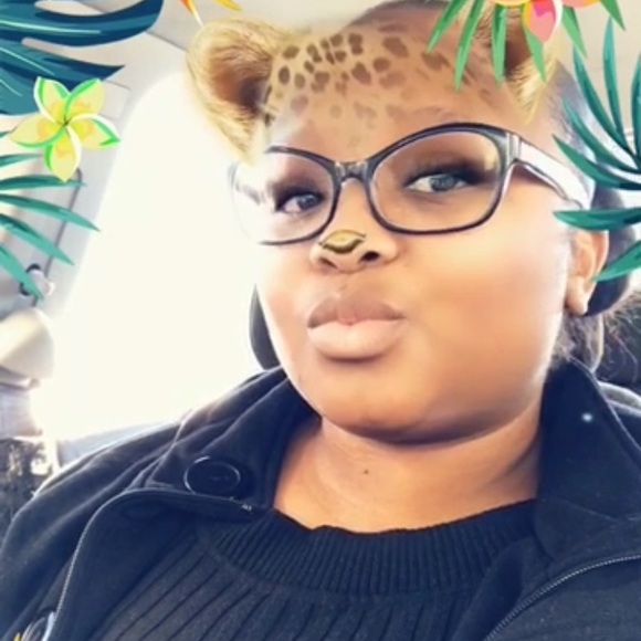 Trese Trese - Poshmark Profile Picture of Trese Trese (@trese_trese) on Poshmark