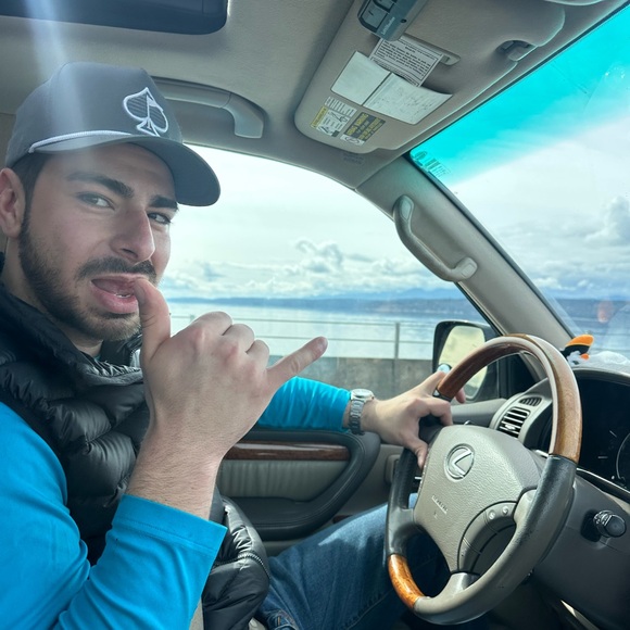 Profile Picture of Wyatt Oakeley (@wayttoak) on Poshmark