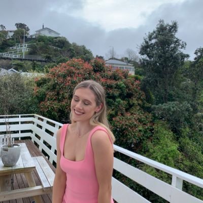 Profile Picture of Isabelle Becconsall (@bellebecconsall) on Twitter
