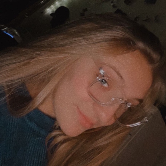 Profile Picture of Emmy Lusby (@emmylusbyyy) on Poshmark