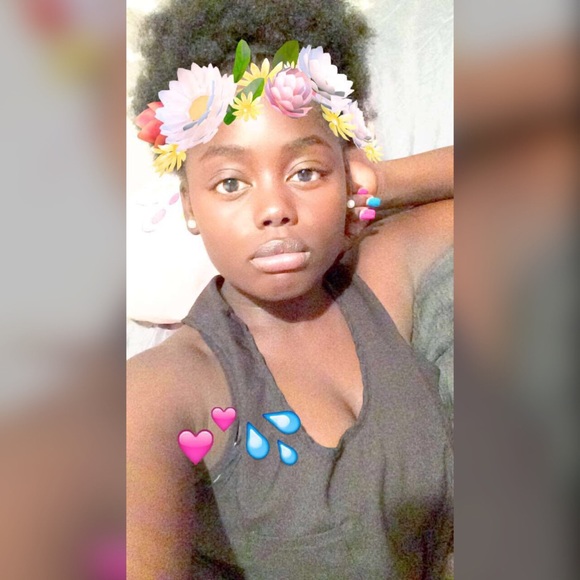 Profile Picture of Hazerika Mcroy (@hazerika) on Poshmark