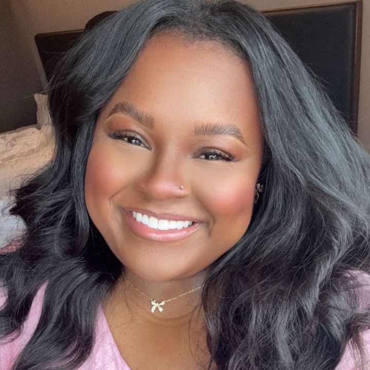 Profile Picture of Lindsey 🩷 (@dr_swan) on Tiktok