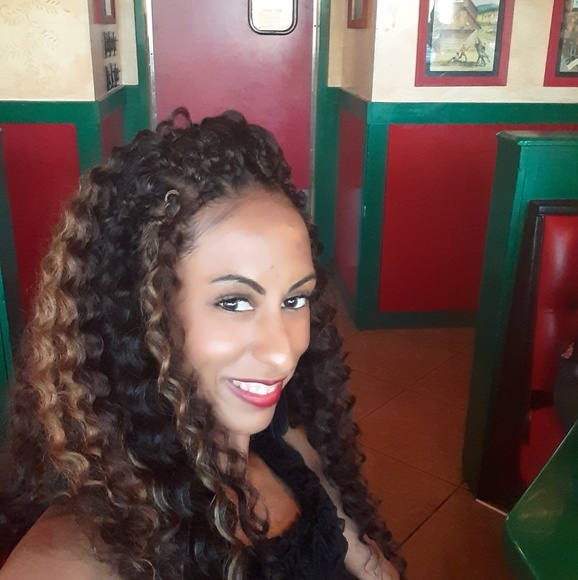 Profile Picture of Tracy Matthews-dunbar (@tracd) on Poshmark