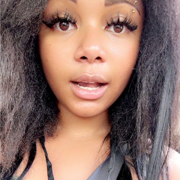 Profile Picture of Rose Parker (@roselacasse8802) on Poshmark